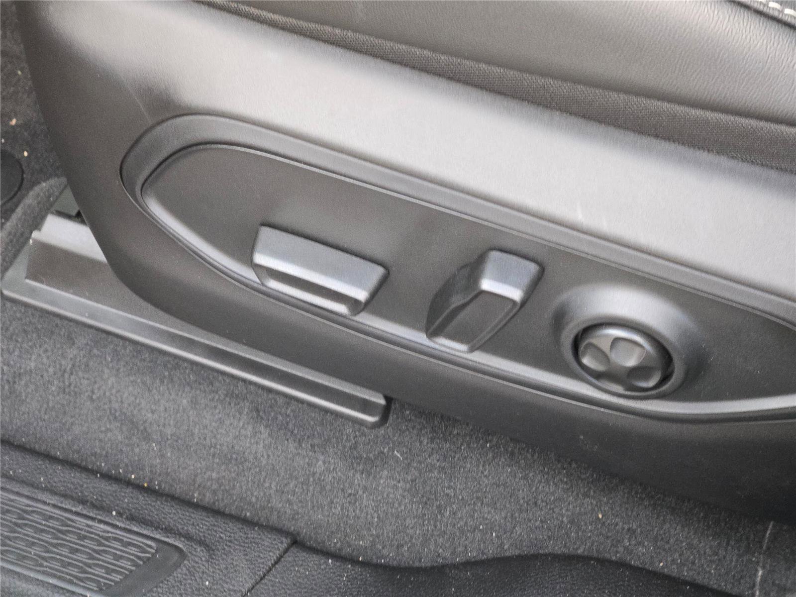 New 2025 Jeep Grand Cherokee Limited w/ Black Appearance Package image 28