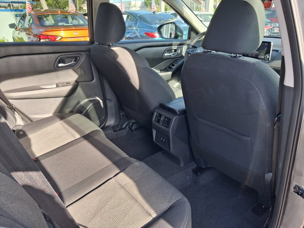 Used 2026 Nissan Rogue SV FWD image 28