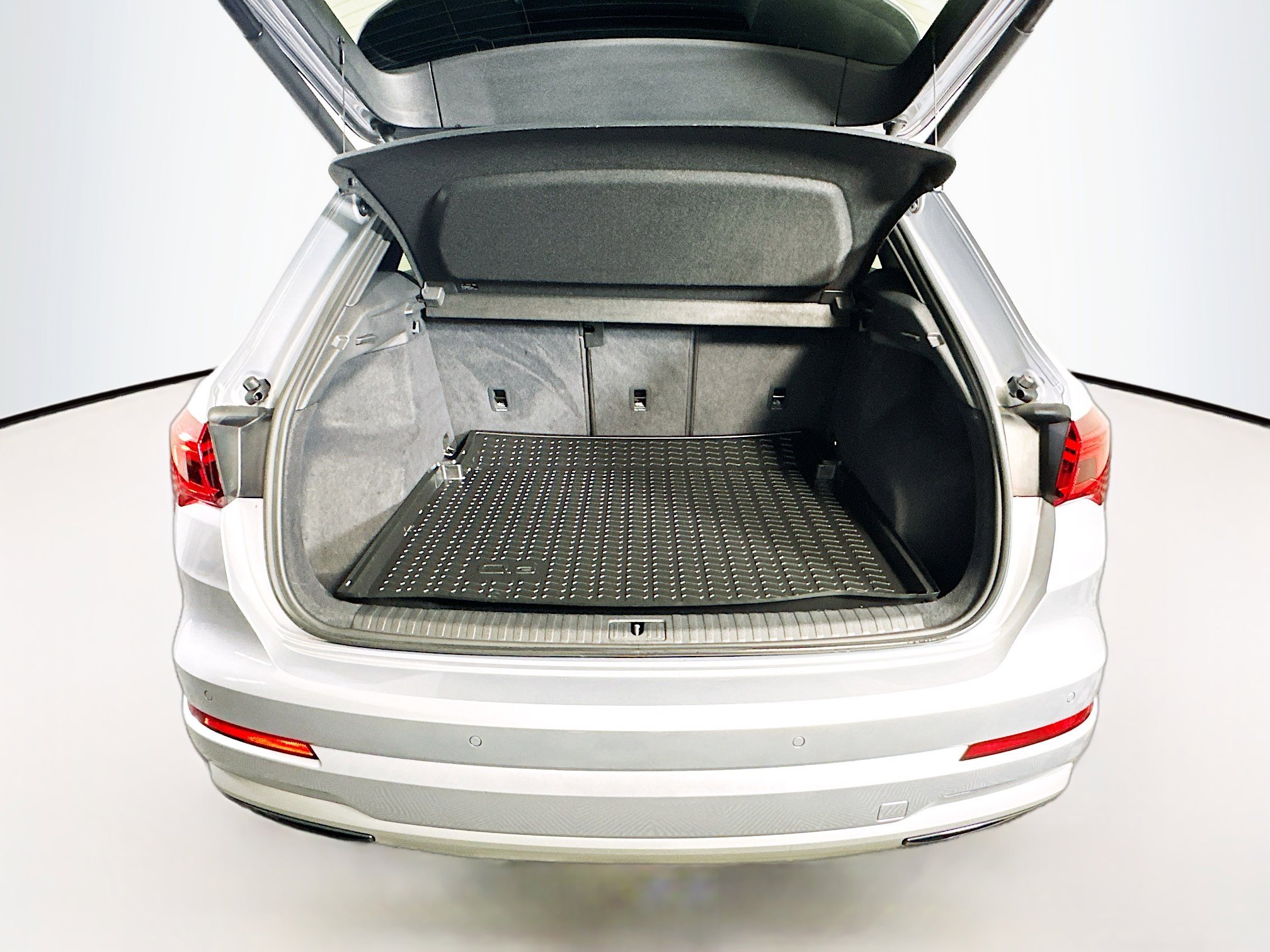 Used 2020 Audi Q3 2.0T Premium w/ Convenience Package image 28