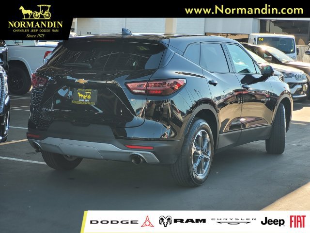 Used 2025 Chevrolet Blazer LT FWD image 4