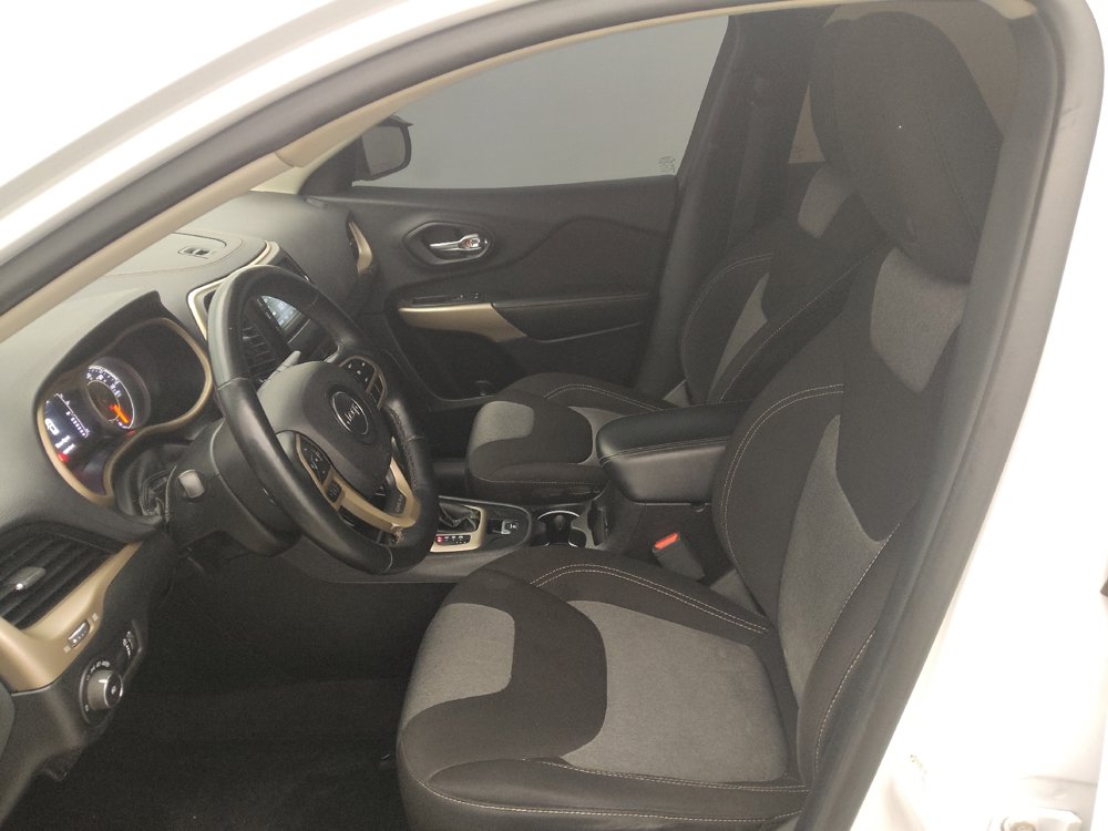 Used 2018 Jeep Cherokee Latitude w/ Altitude Package FWD image 17