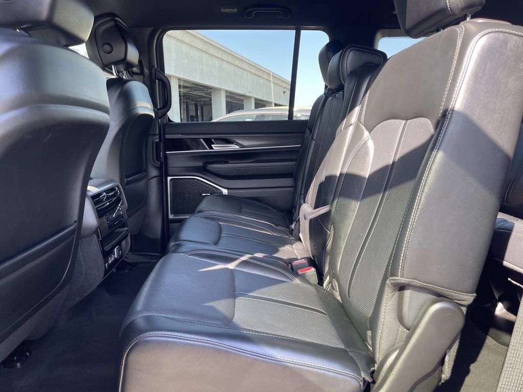 Used 2024 Jeep Wagoneer L Series II RWD image 14