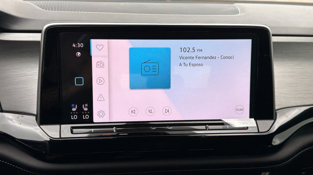 Used 2024 Volkswagen Atlas Cross Sport SE FWD image 23