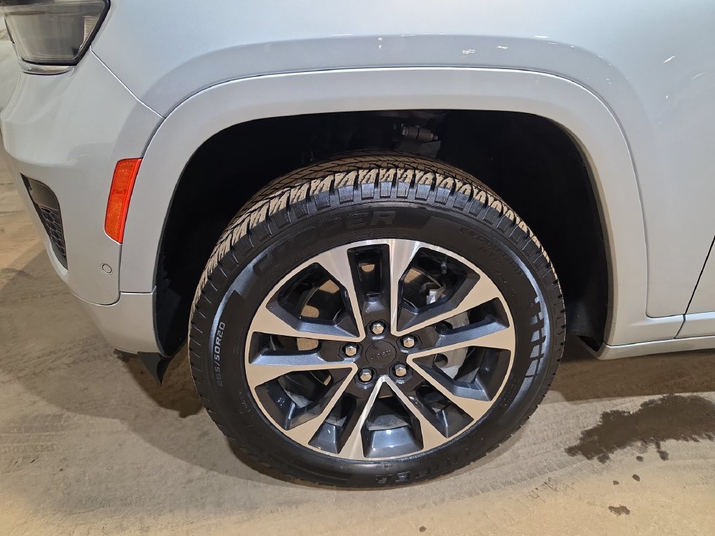 Used 2022 Jeep Grand Cherokee L Overland w/ Luxury Tech Group IV AWD/4WD image 19