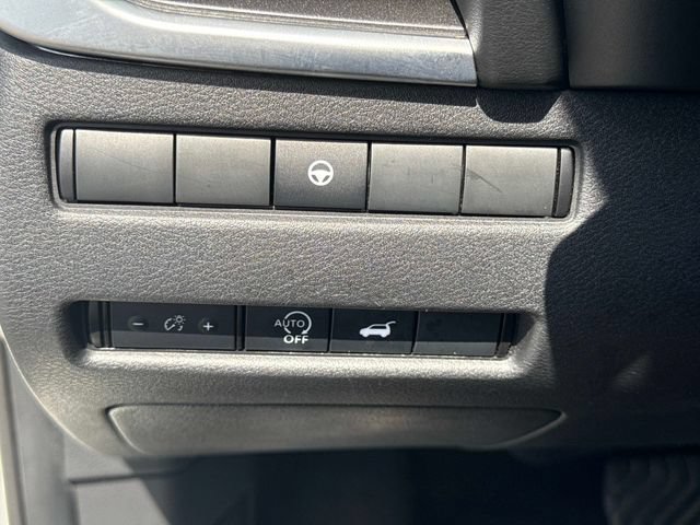 Used 2024 Nissan Rogue SV FWD image 25