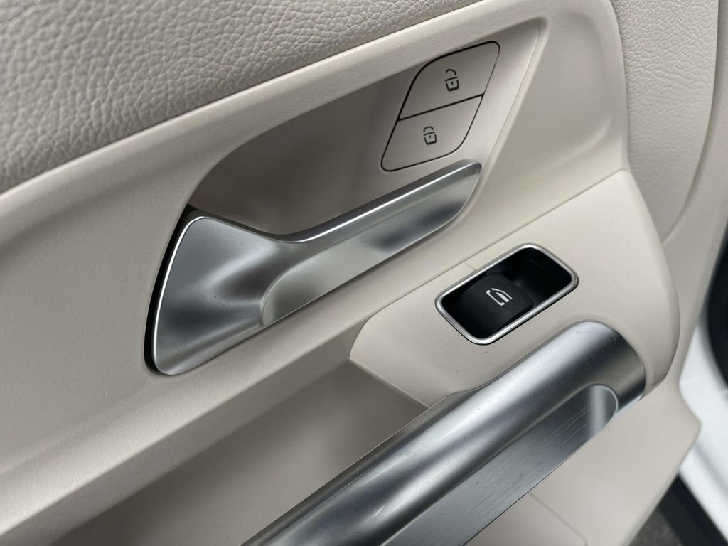 Certified 2025 Mercedes-Benz GLB 250 image 12