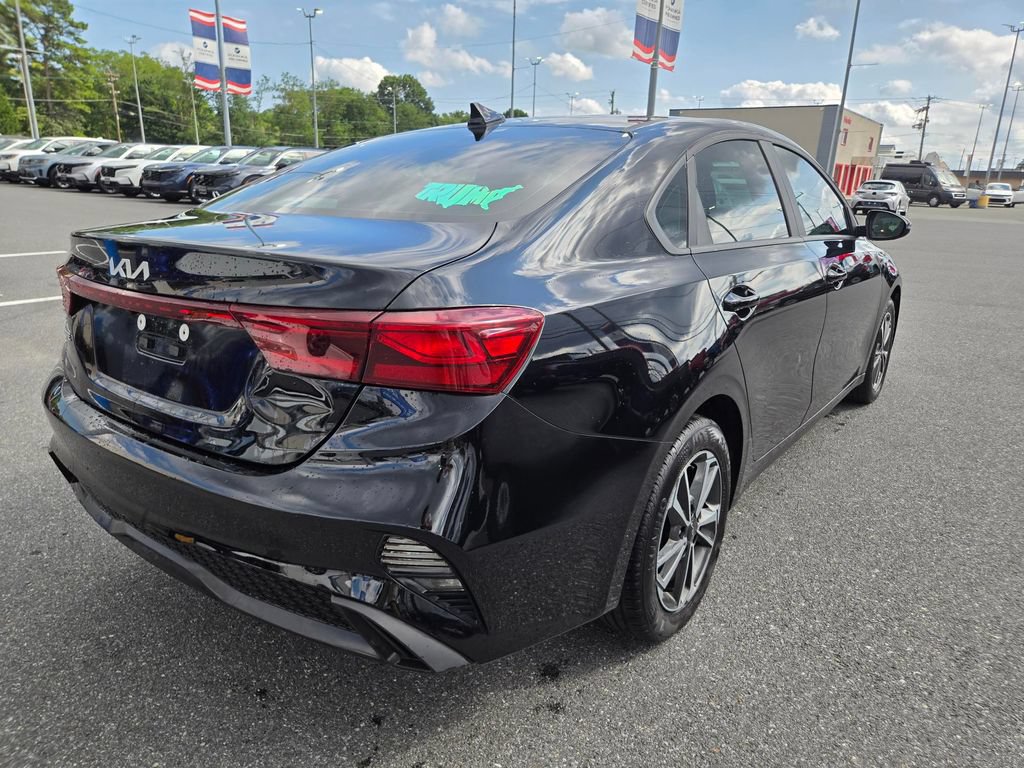 Used 2024 Kia Forte LXS w/ LXS Technology Package FWD image 5
