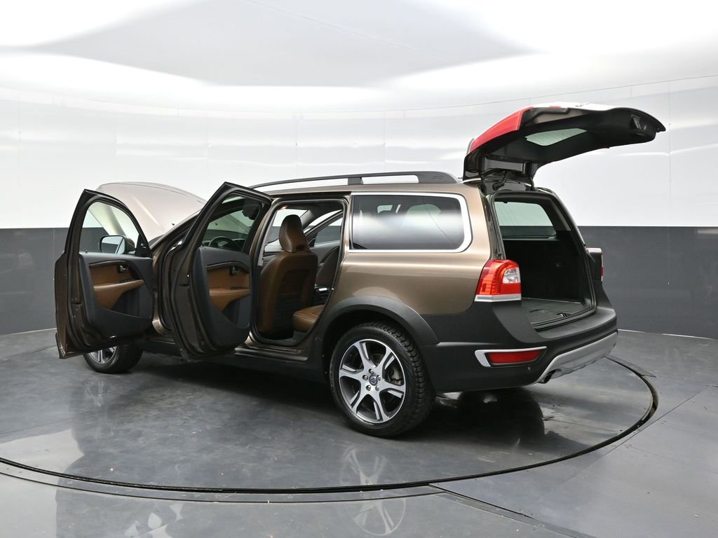 Used 2015 Volvo XC70 T6 w/ Climate Package image 32
