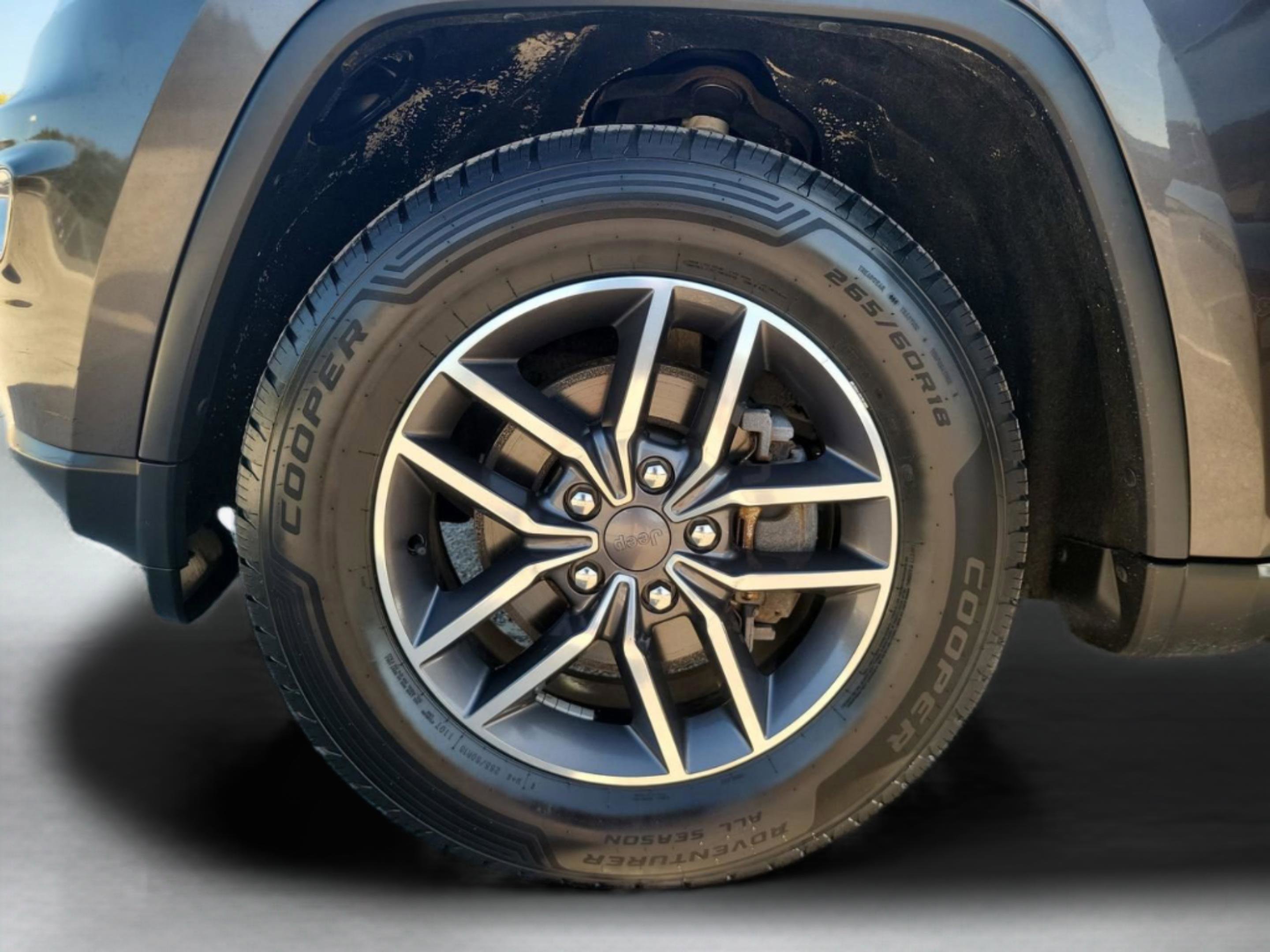 Used 2019 Jeep Grand Cherokee Limited w/ Luxury Group II image 33