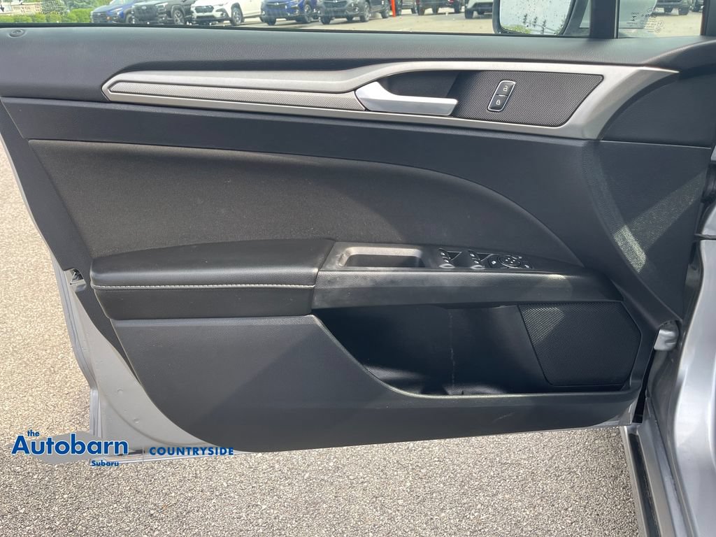 Used 2020 Ford Fusion SE FWD image 10