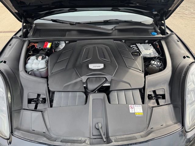 Used 2022 Porsche Cayenne Platinum Edition w/ Premium Package Plus image 12