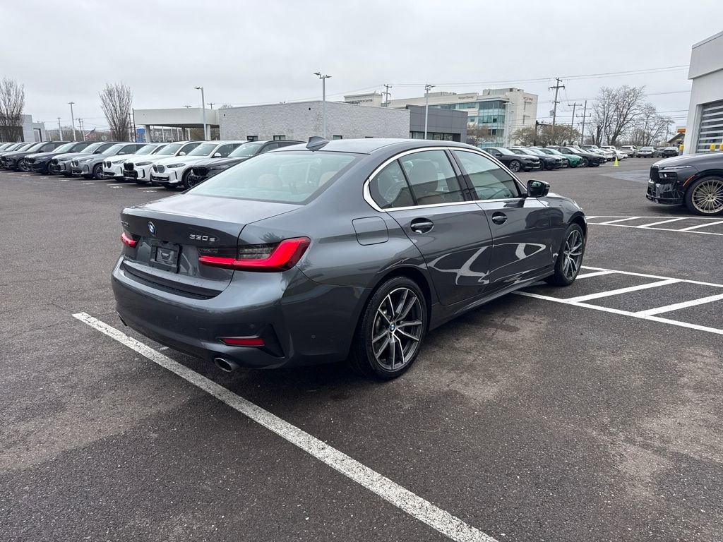 Used 2021 BMW 330e xDrive w/ Executive Package image 5