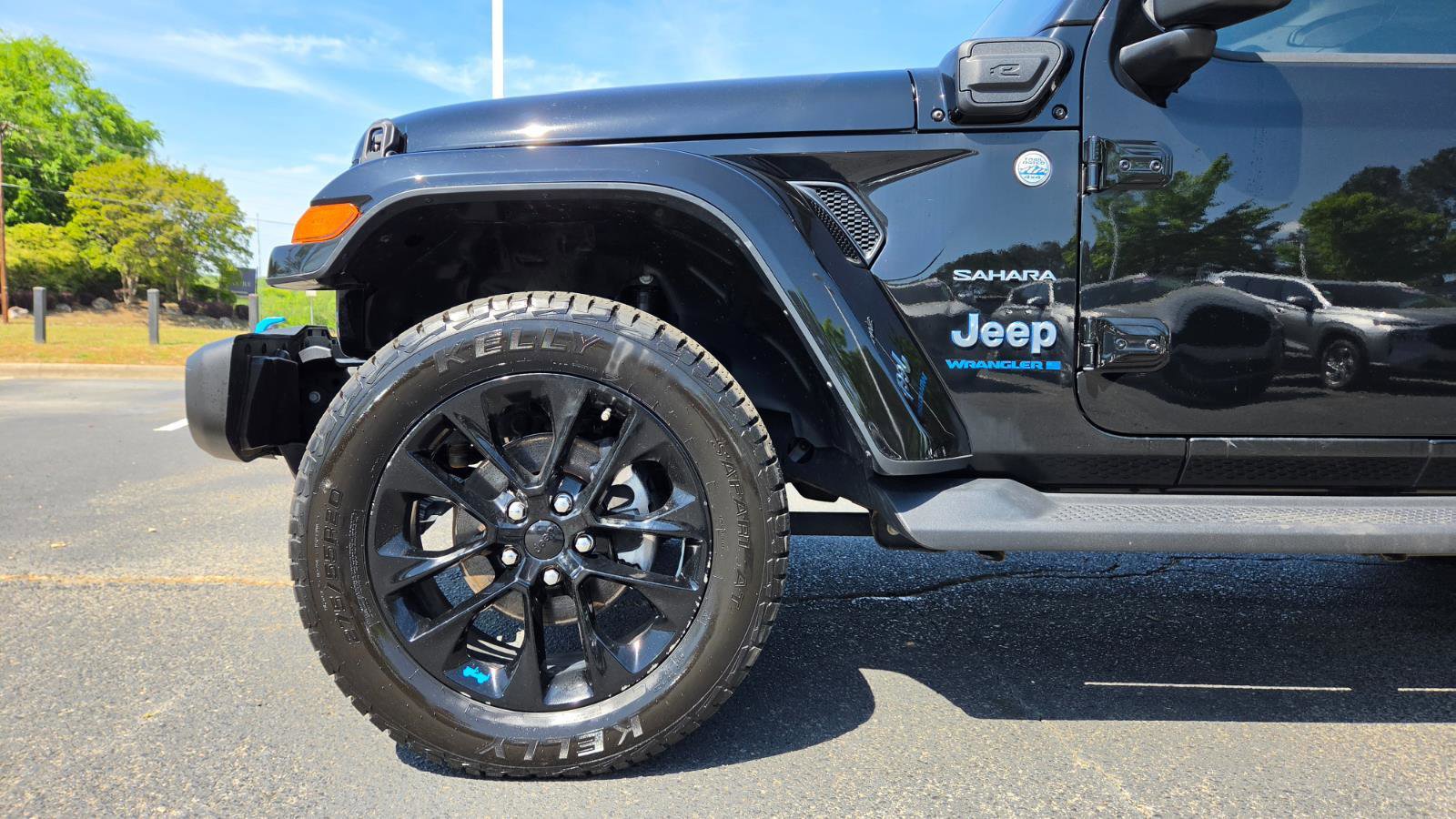 Used 2023 Jeep Wrangler Sahara w/ Cold Weather Group image 11