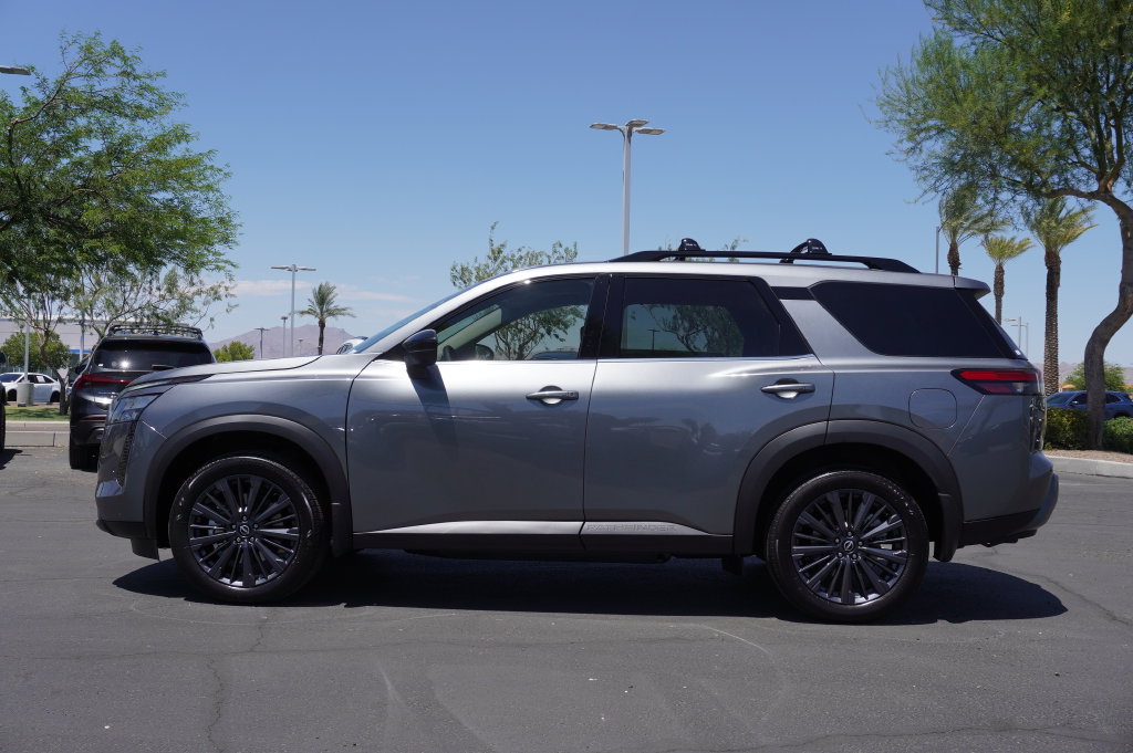 New 2026 Nissan Pathfinder SL w/ SL Premium Package AWD/4WD image 2