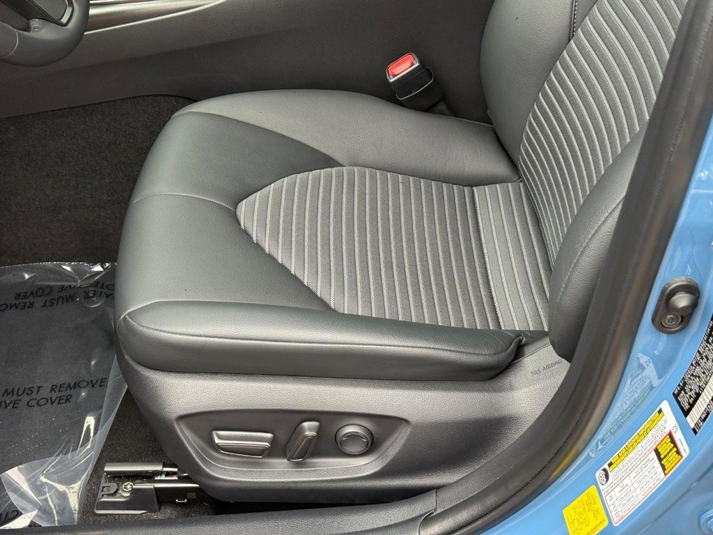 Used 2023 Toyota Camry SE image 16