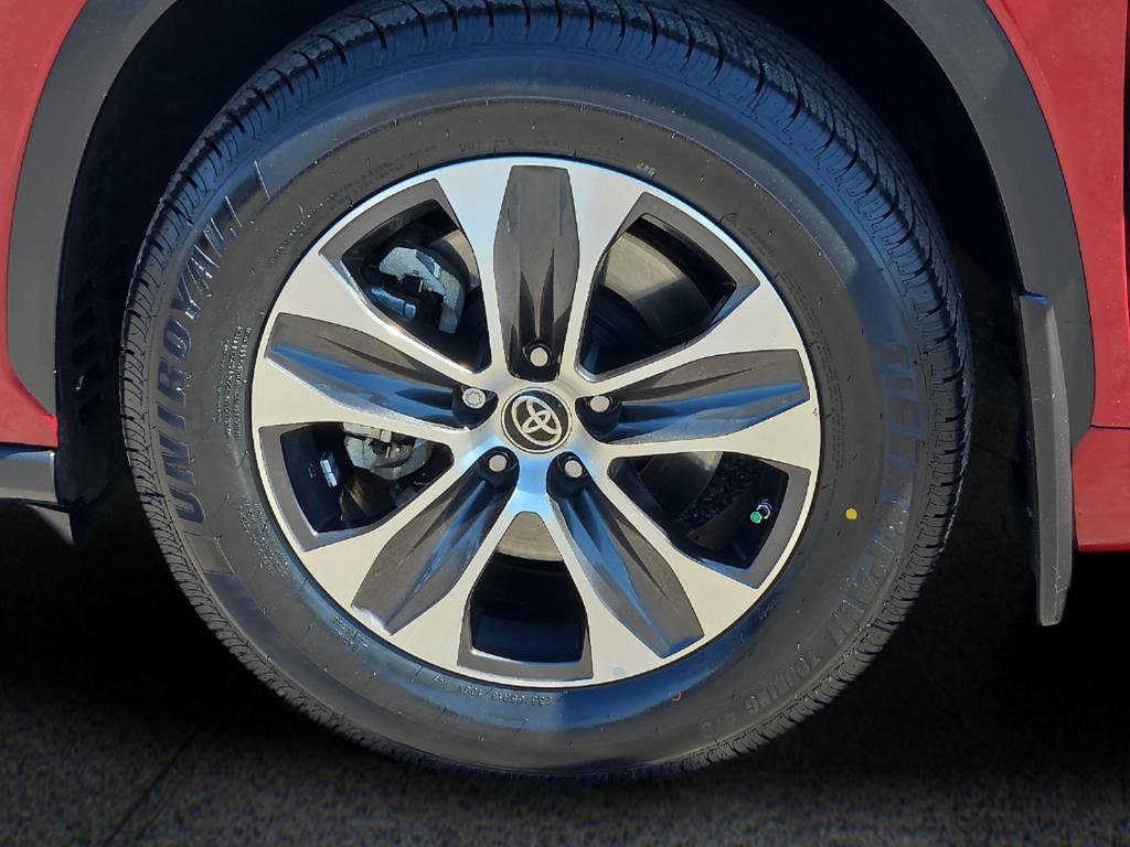 Used 2021 Toyota Highlander XLE AWD/4WD image 20