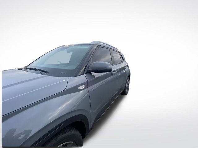 Used 2023 Hyundai Venue SEL video 2