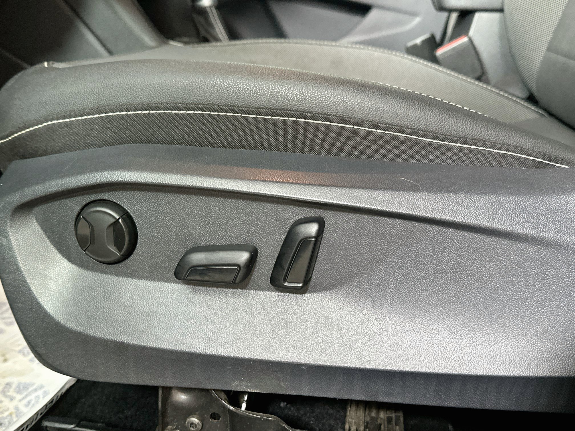 Used 2024 Volkswagen Taos SE FWD image 18
