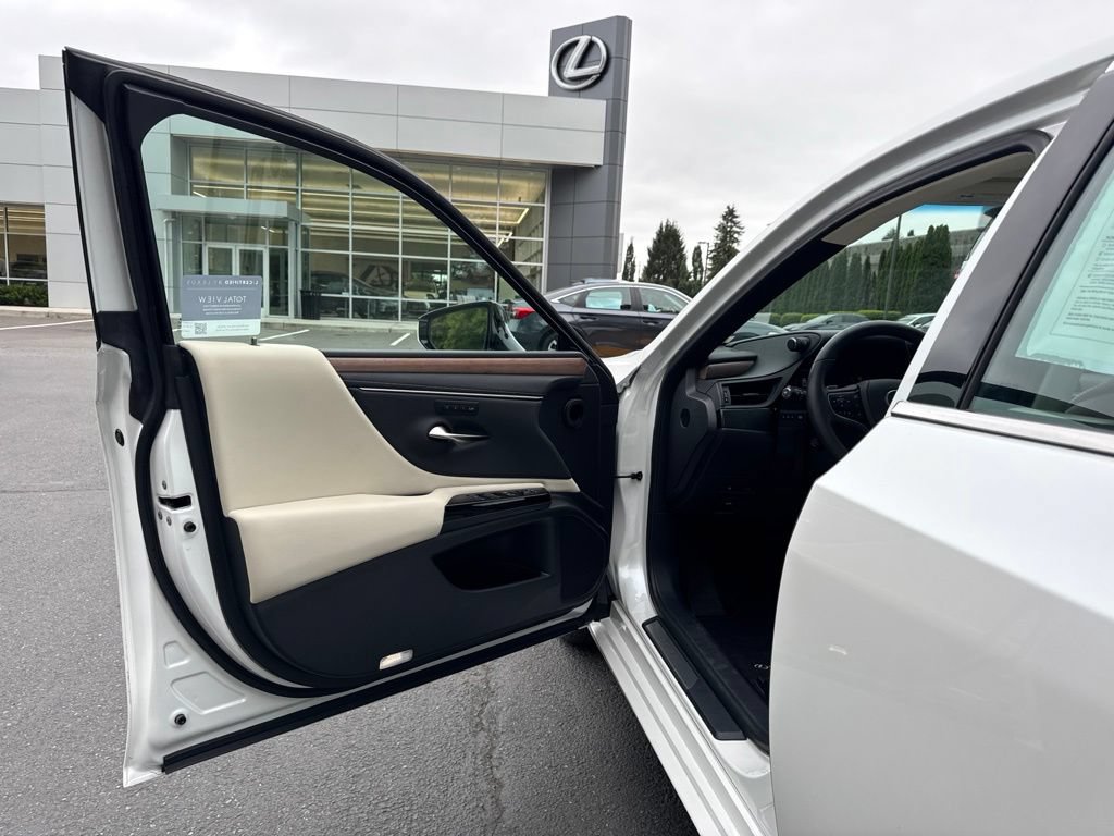 Certified 2023 Lexus ES 250 w/ Premium Package AWD/4WD image 6