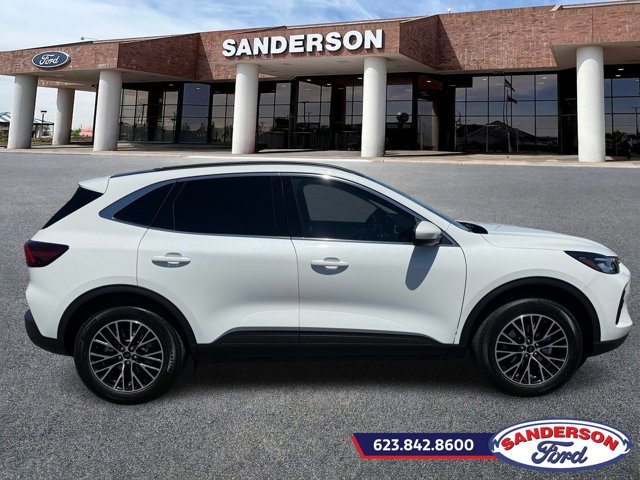 Used 2025 Ford Escape SE image 2