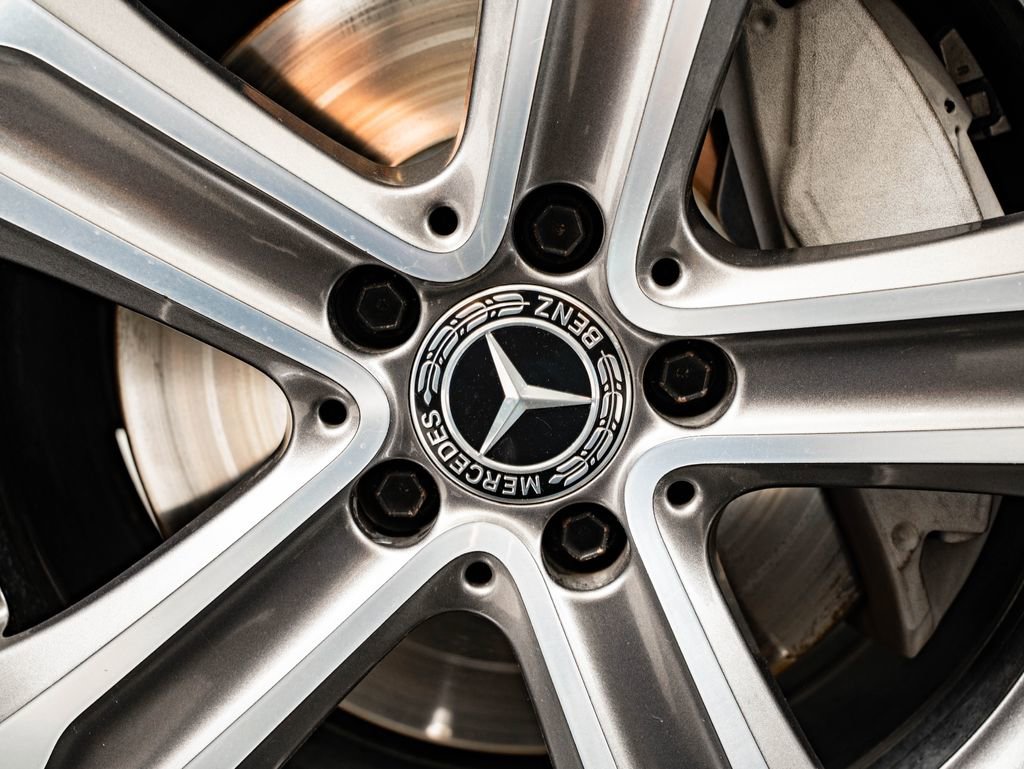 Used 2019 Mercedes-Benz GLC 300 4MATIC image 8