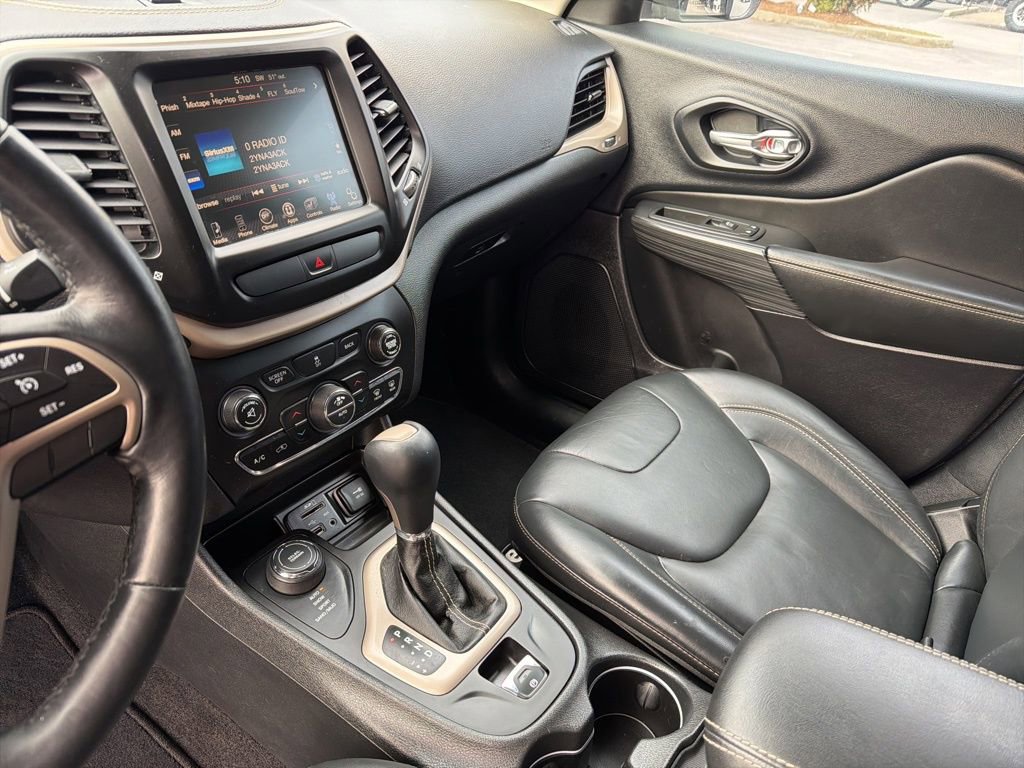 Used 2016 Jeep Cherokee Limited AWD/4WD image 31