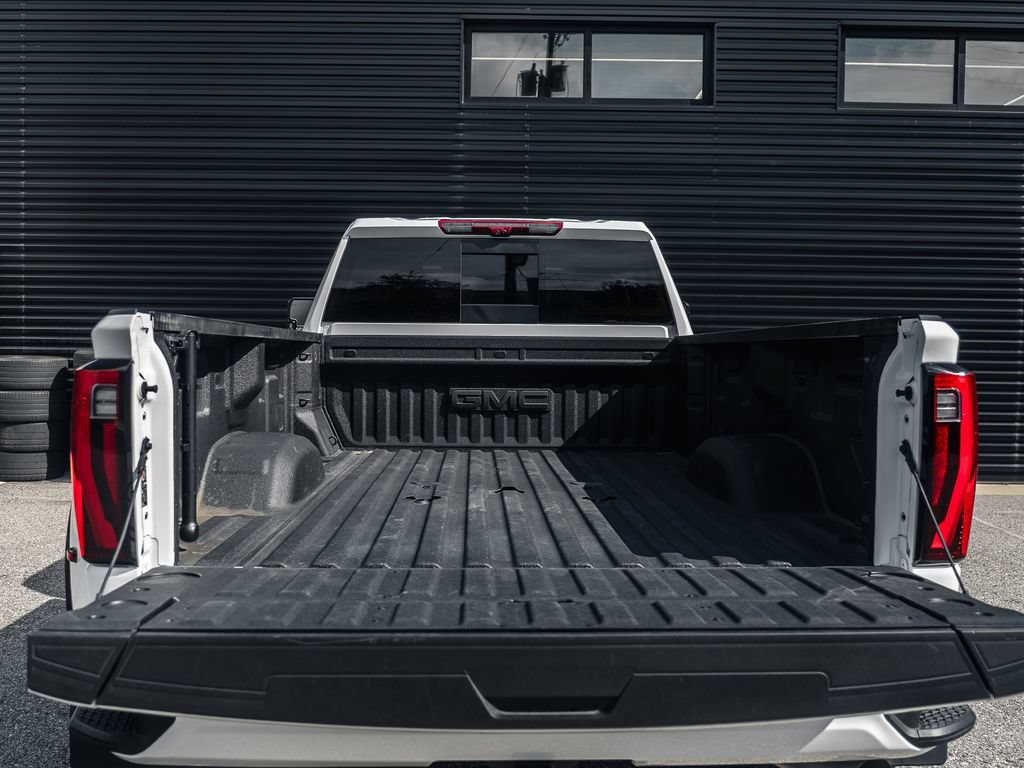 Used 2025 GMC Sierra 3500 Denali w/ Technology Package AWD/4WD image 23