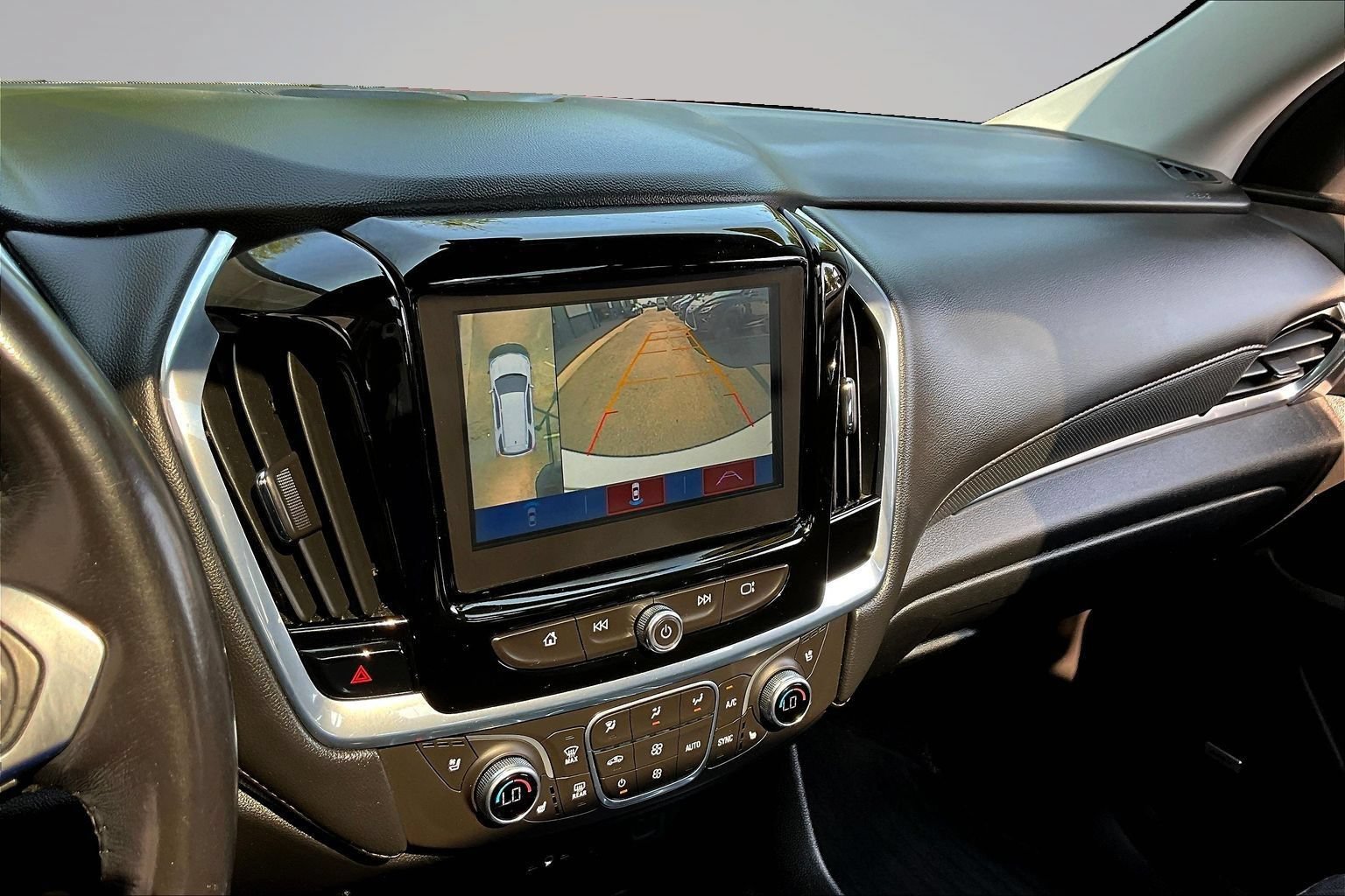 Used 2018 Chevrolet Traverse Premier AWD/4WD image 16