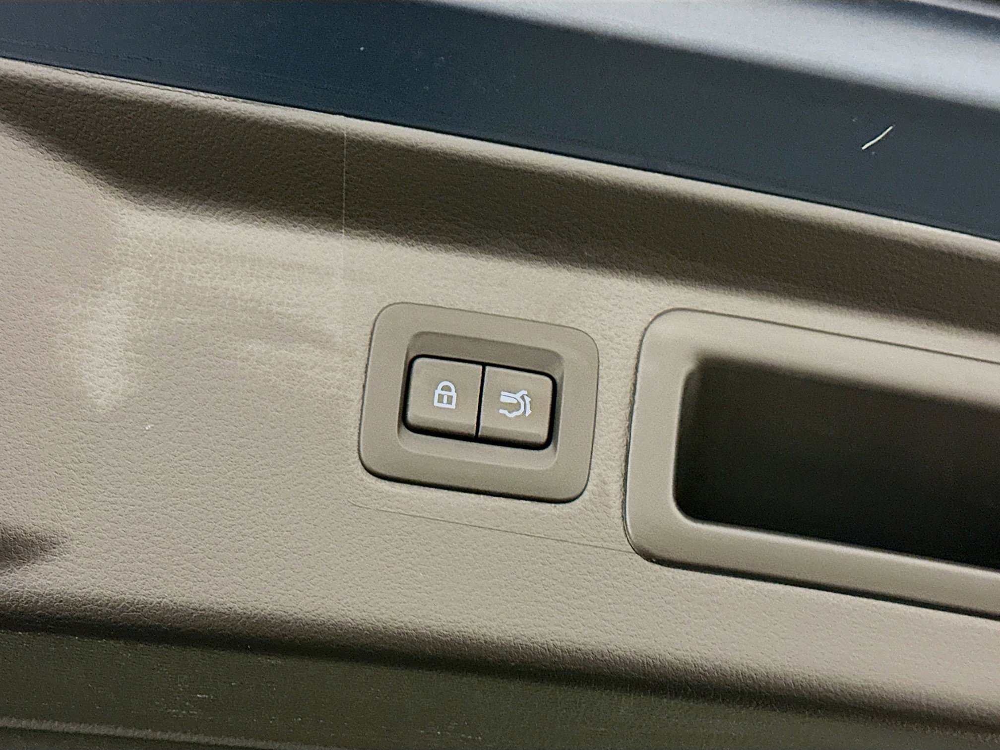 Used 2025 MAZDA CX-50 AWD 2.5 Hybrid w/ Premium Pkg image 32