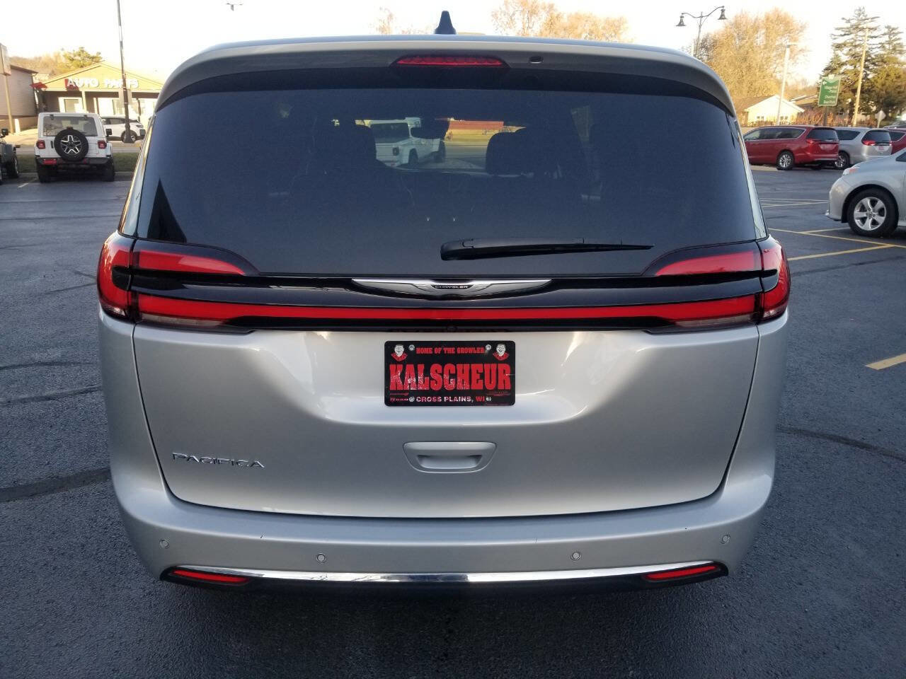 Certified 2023 Chrysler Pacifica Touring image 6