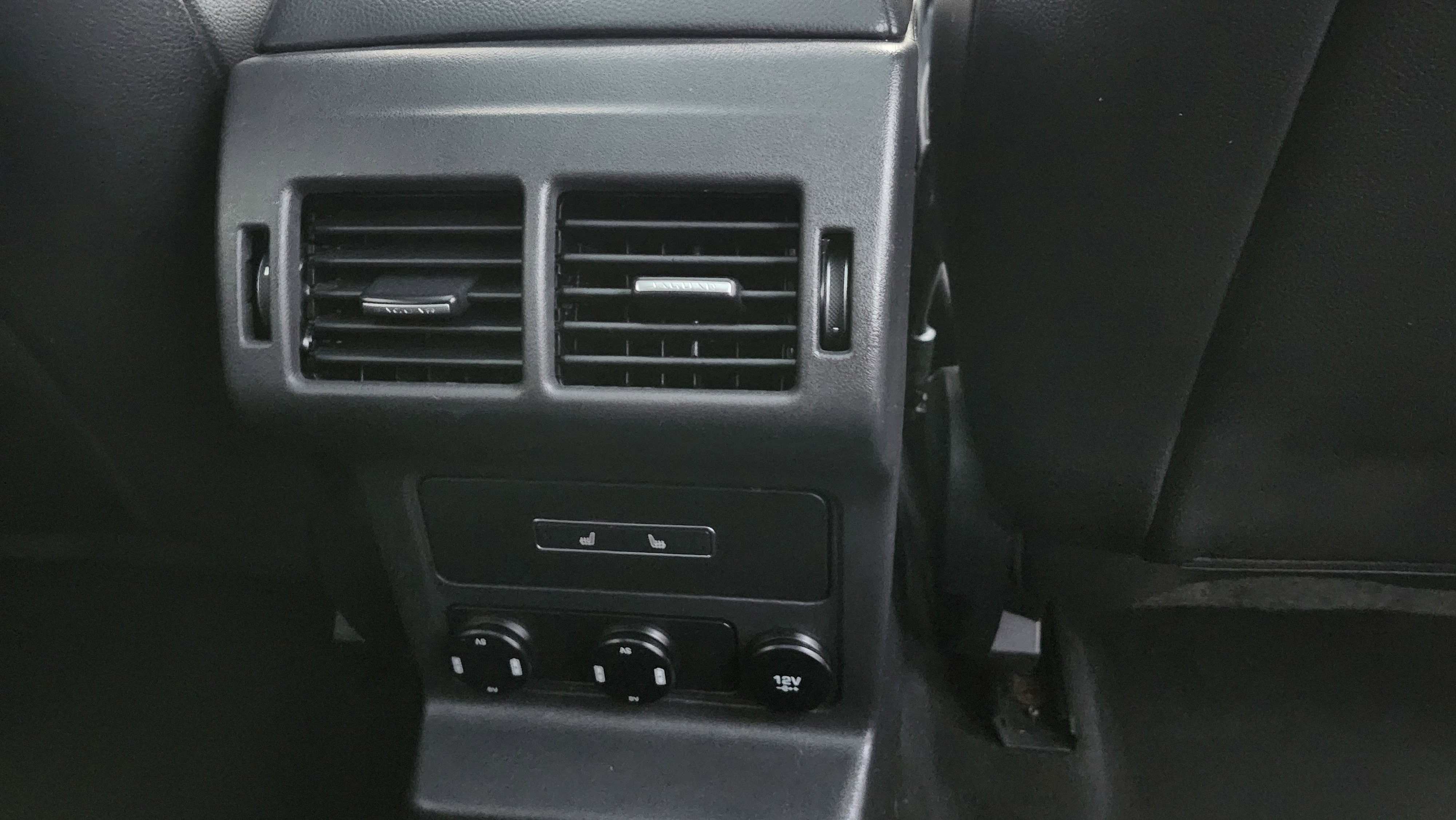 Used 2020 Jaguar F-PACE Premium image 15