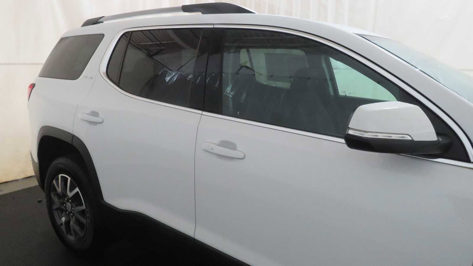 Used 2023 GMC Acadia SLE w/ Driver Convenience Package image 11