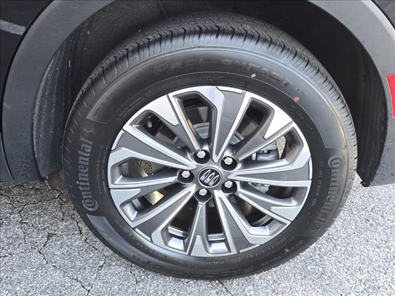 Certified 2025 Buick Envision Preferred image 9