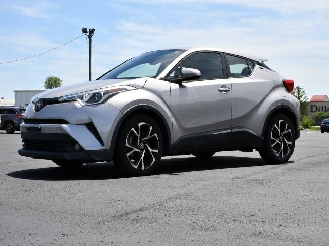 Used 2018 Toyota C-HR XLE FWD image 3
