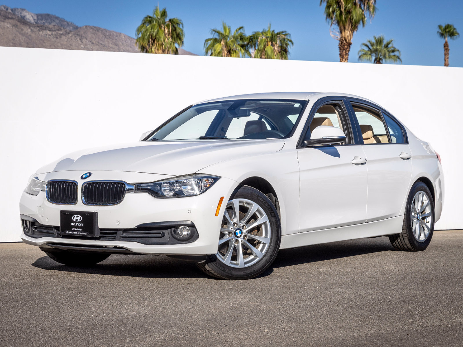 Used 2017 BMW 320i Sedan RWD image 1
