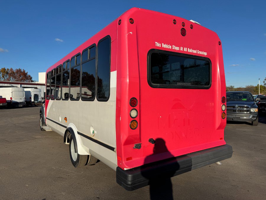Used 2016 Ford F550 2WD Regular Cab Super Duty image 3