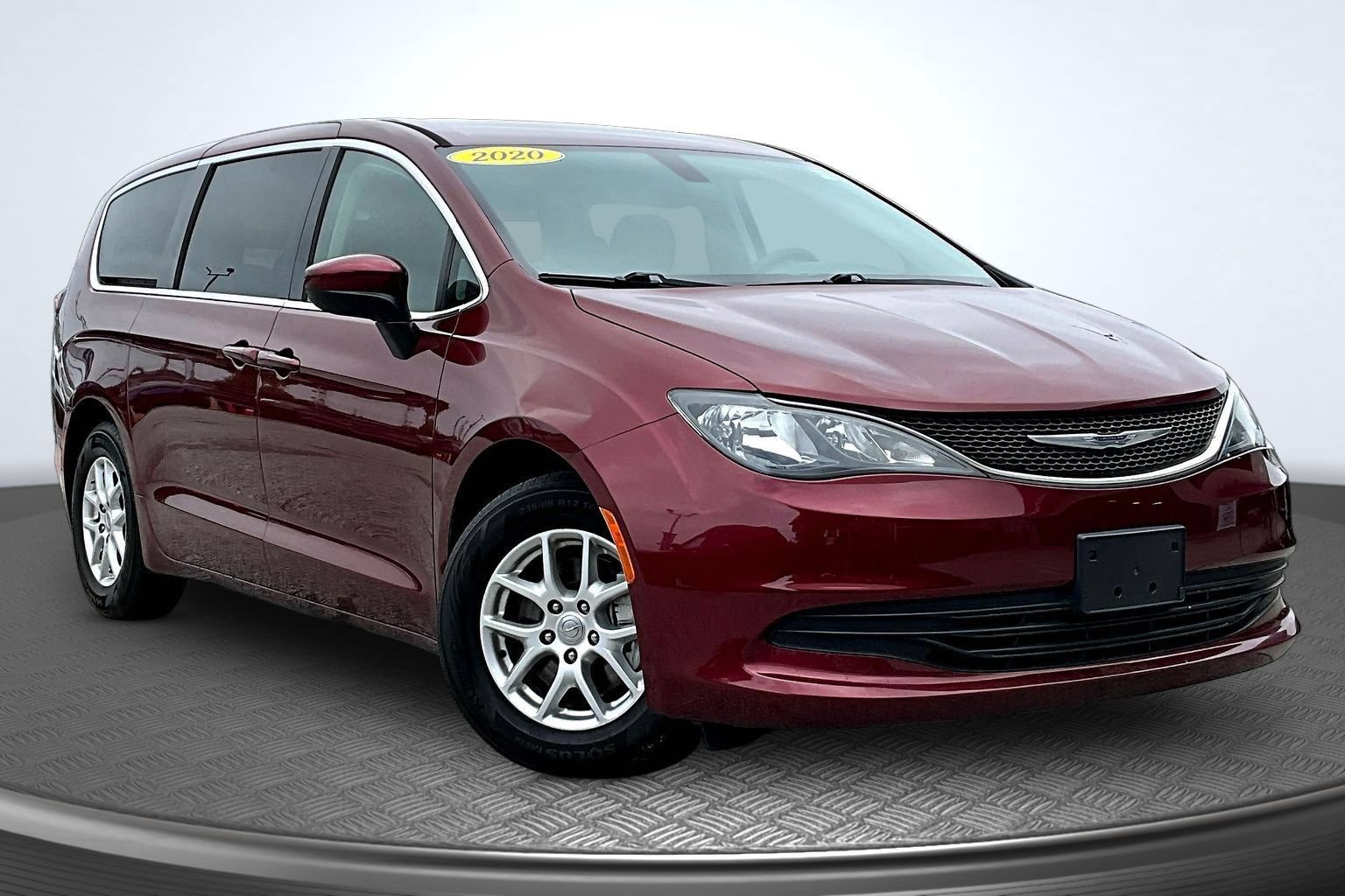 Used 2020 Chrysler Voyager LX FWD image 3