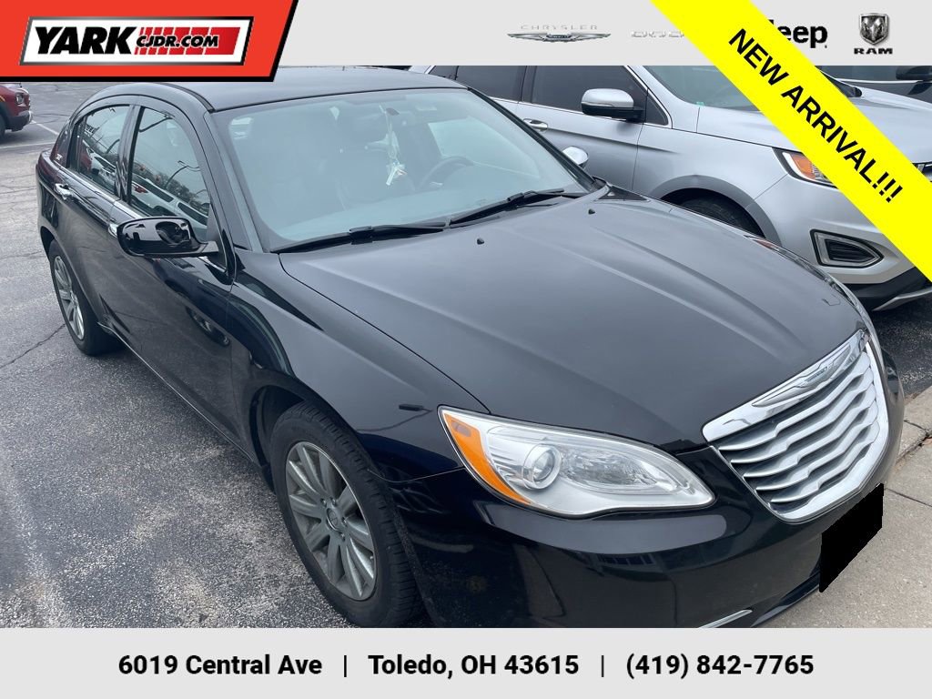 Used 2014 Chrysler 200 Limited image 1