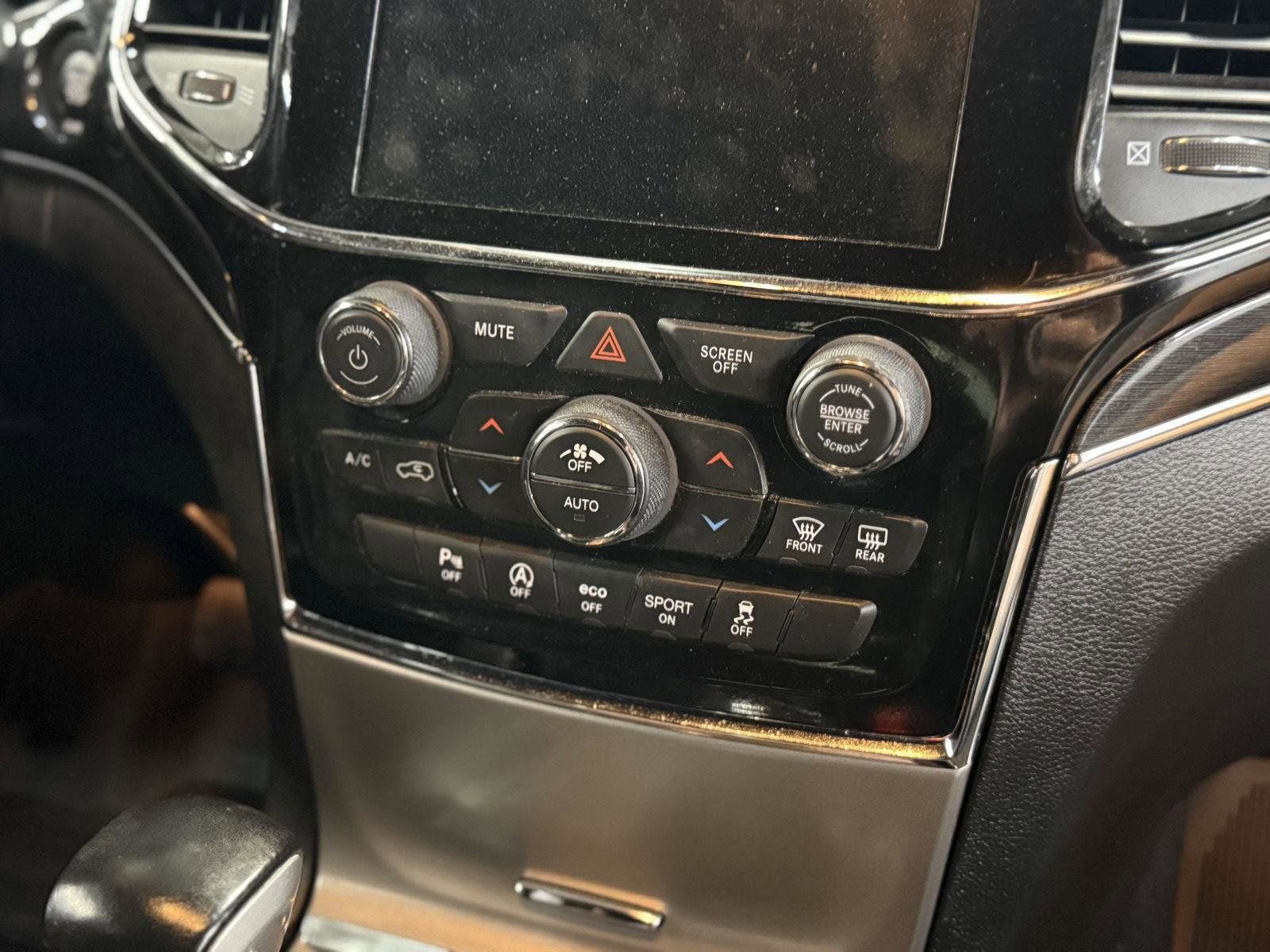 Used 2021 Jeep Grand Cherokee Trailhawk w/ Trailhawk Luxury Group image 10