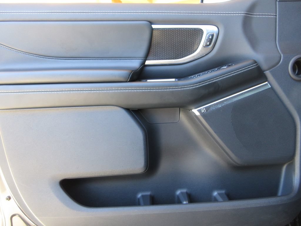 Used 2025 Ford Expedition Max Platinum w/ Stealth Performance Package AWD/4WD image 10