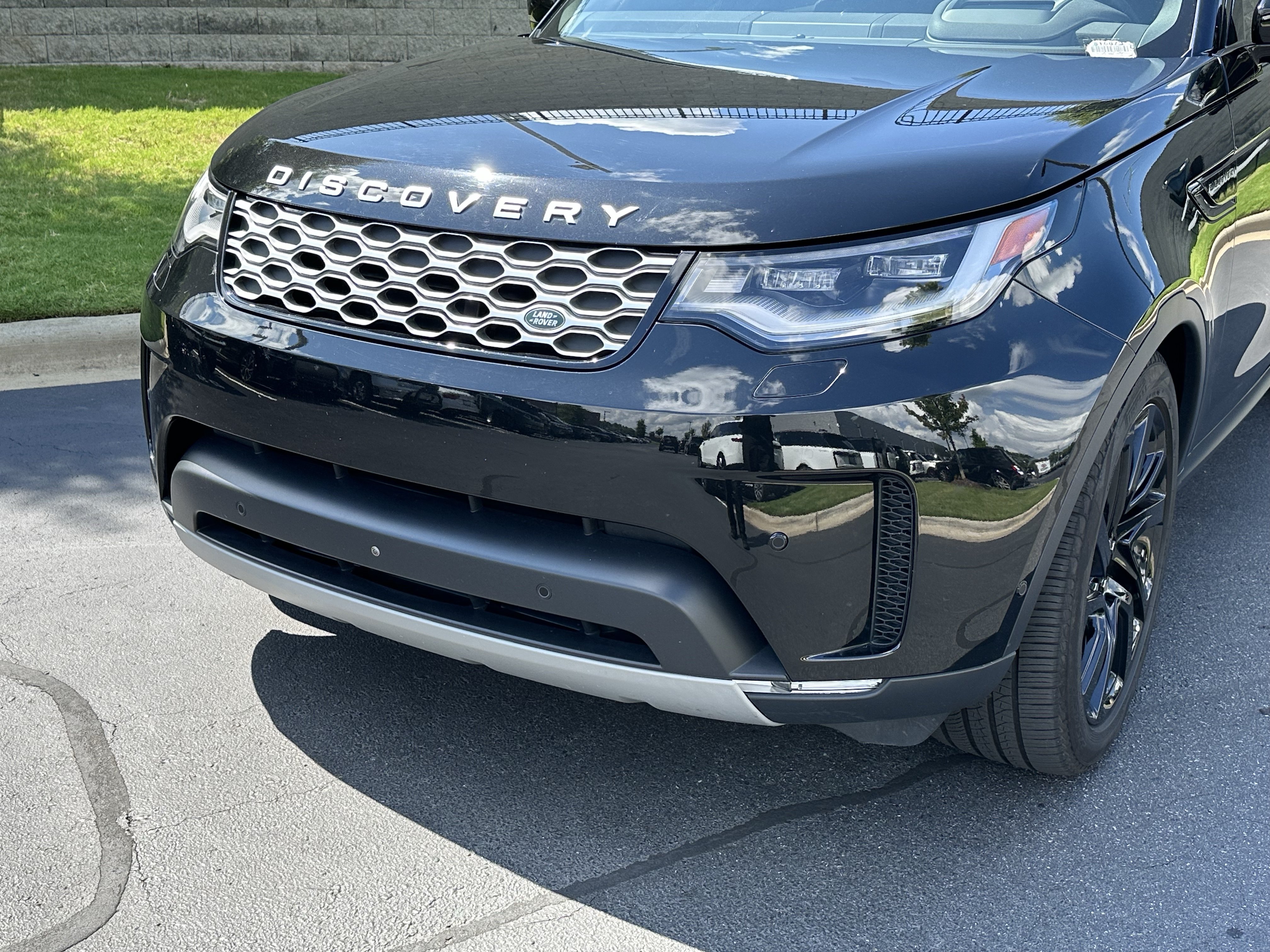Used 2025 Land Rover Discovery S AWD/4WD image 11