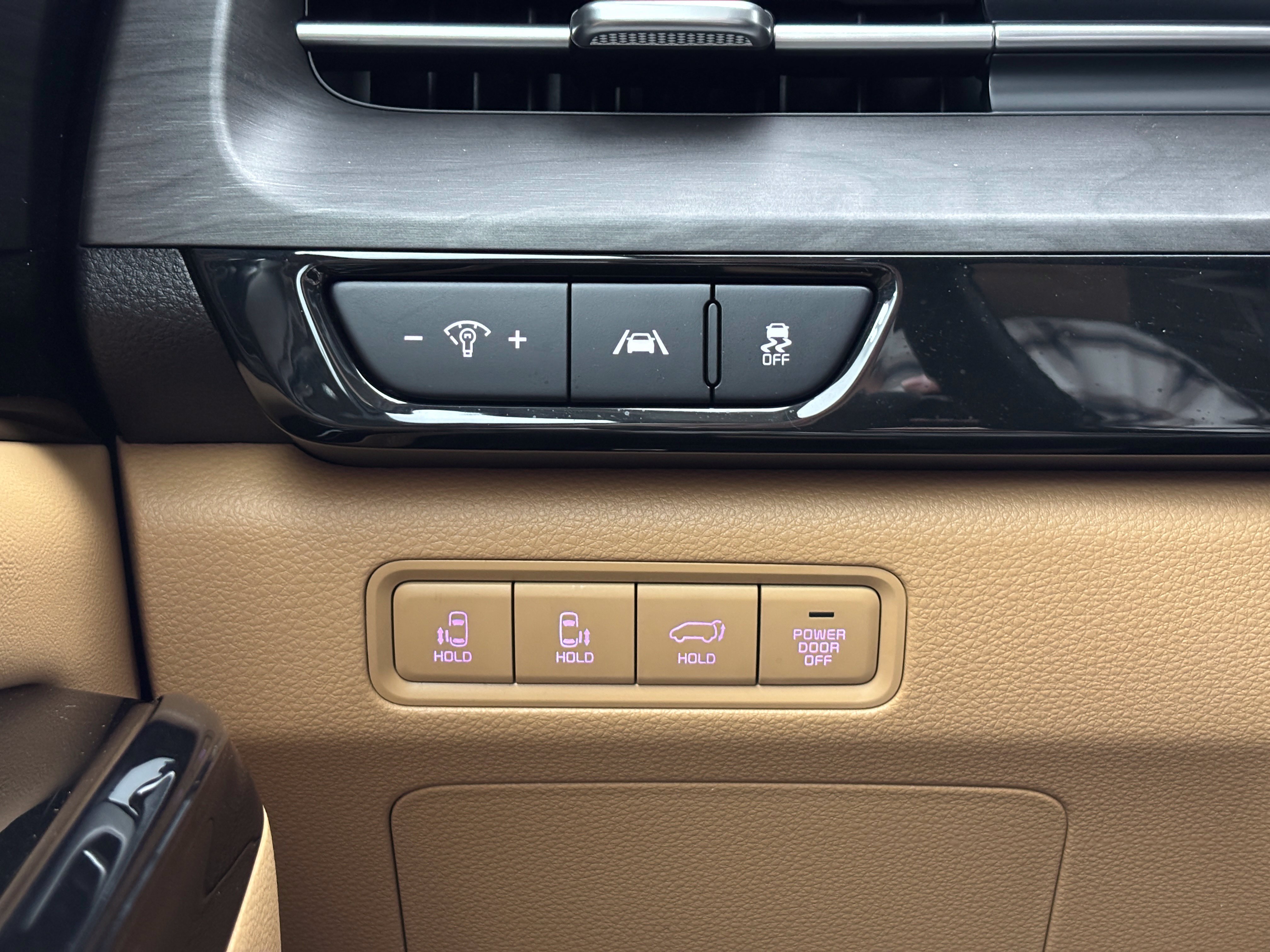 Used 2023 Kia Carnival EX FWD image 21