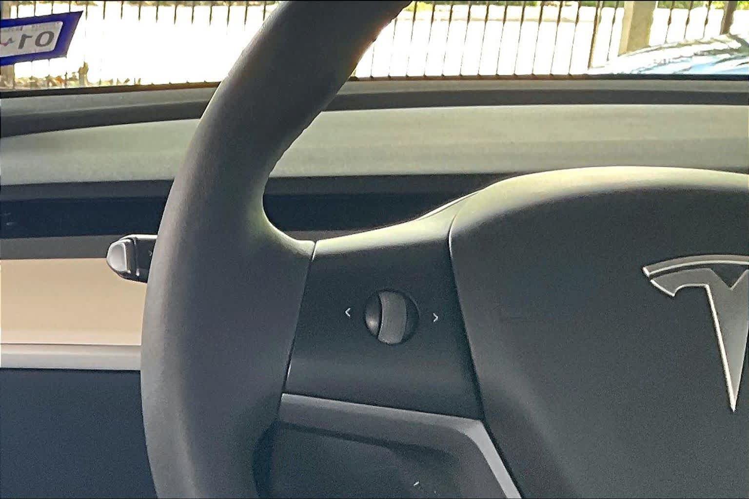 Used 2023 Tesla Model Y AWD image 21