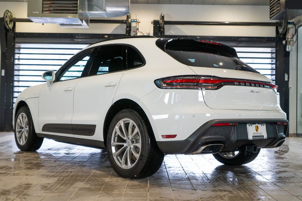Certified 2026 Porsche Macan AWD/4WD image 3