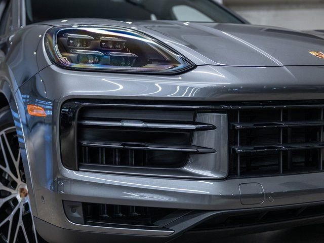 Certified 2025 Porsche Cayenne Coupe image 19