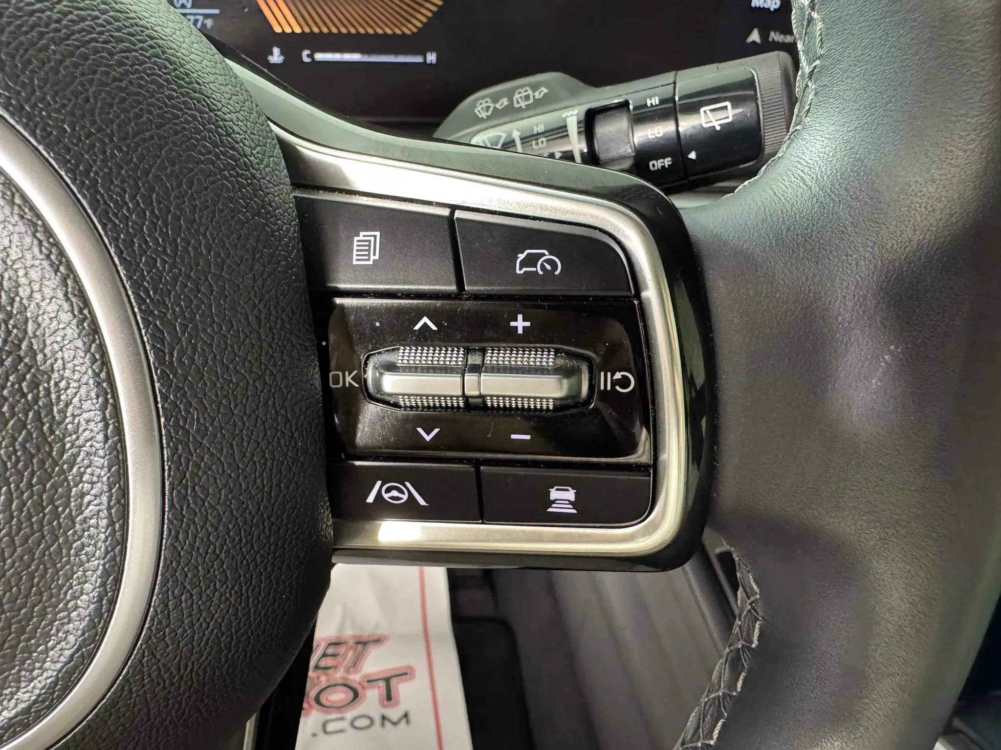 Used 2025 Kia Sorento EX AWD/4WD image 16