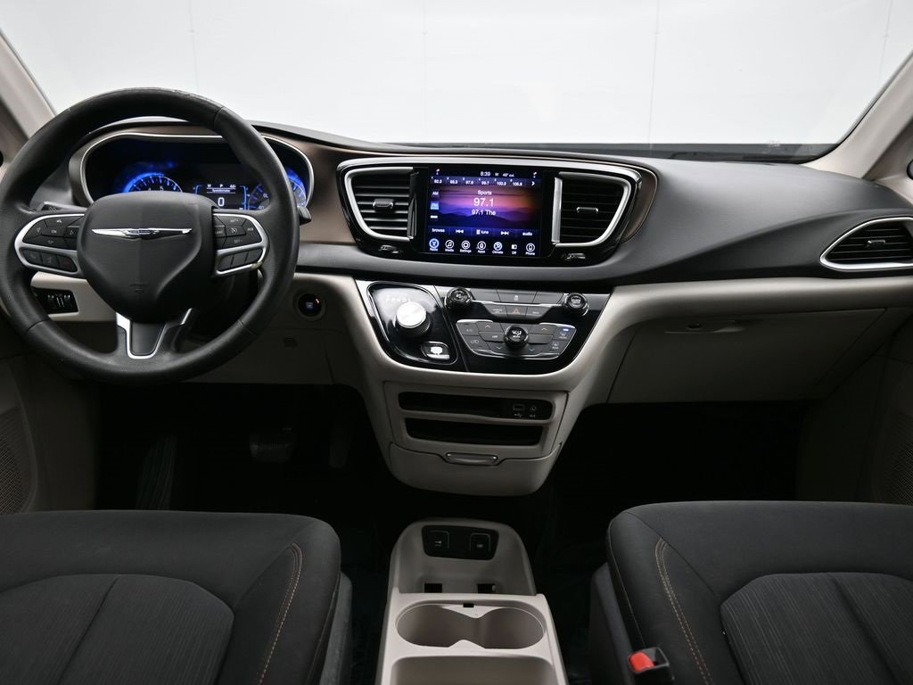 Used 2017 Chrysler Pacifica Touring image 41