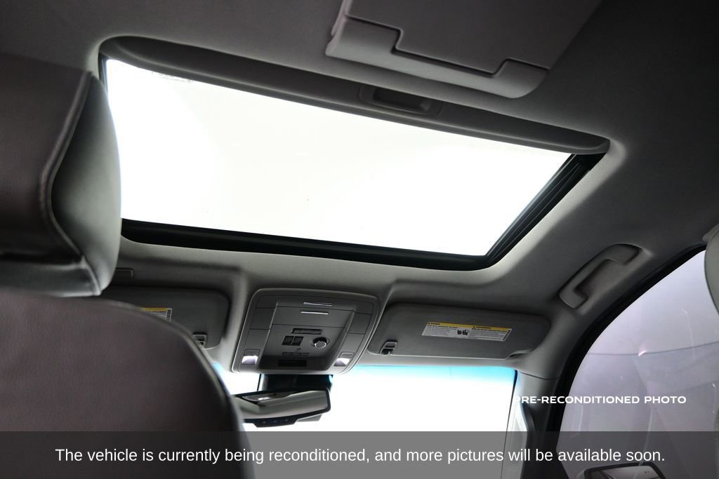 Used 2018 Chevrolet Suburban LT RWD image 12