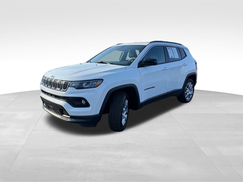 Used 2023 Jeep Compass Latitude image 3