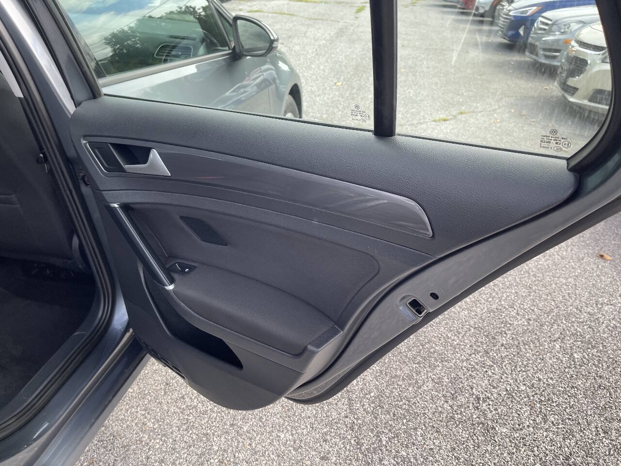 Used 2018 Volkswagen Golf S FWD image 24